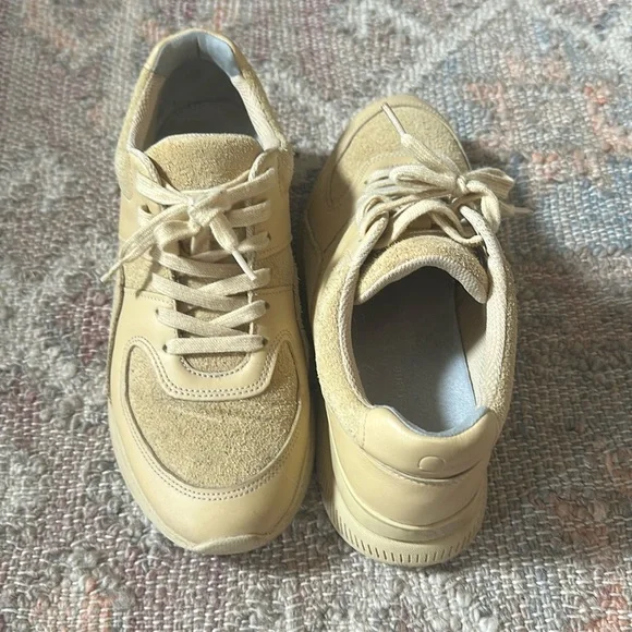 🚨LAST CHANCE🚨 Everlane the trainer sold out suede sneakers cream yellow beige - Picture 4 of 10